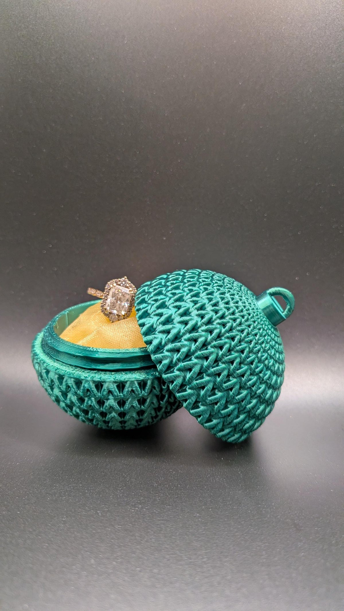 Knit-Style Fillable Ornament – Holiday Gift Box 3D Printed Keepsake for Hidden Surprises or Christmas Surprise Engagement